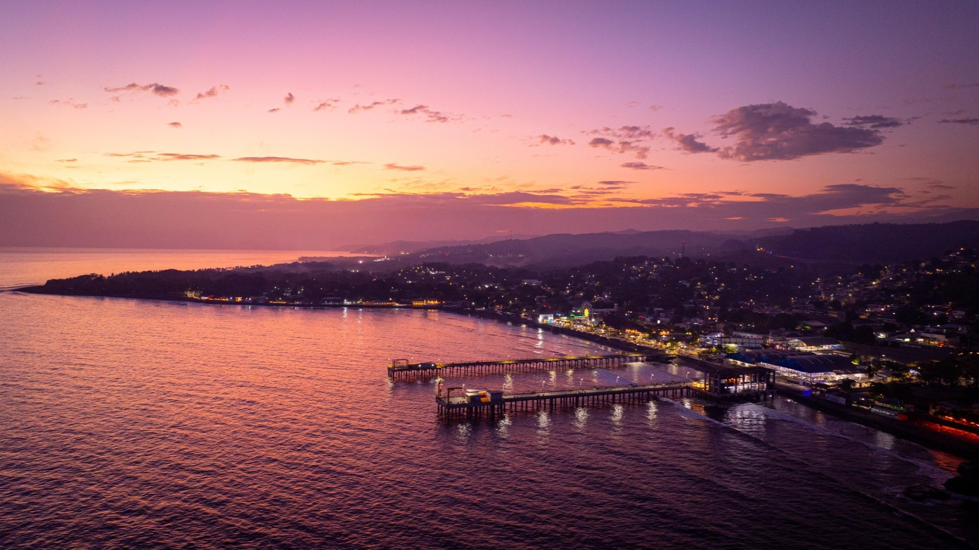 El Salvador y Guatemala crean ruta turística: “Antigua – Surf City” 